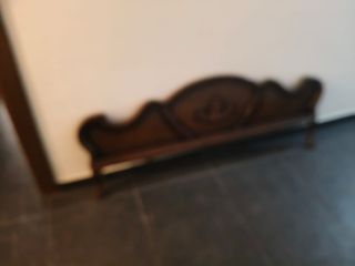 Cabecero de cama de madera tallada