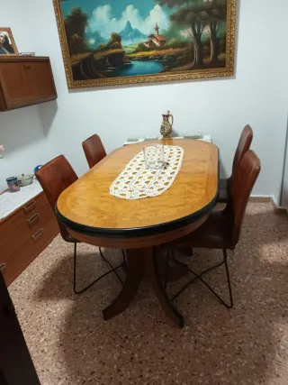 Mesa extensible madera y 4 sillas comedor