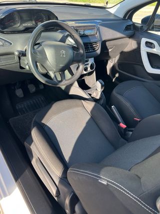 Peugeot 208 2015