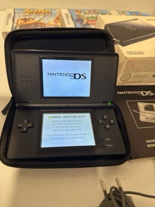 Nintendo DS Lite Negra + Juegos y Accesorios