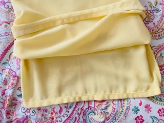 Pantalón holgado amarillo invitada