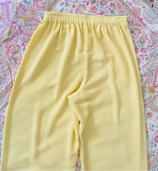 Pantalón holgado amarillo invitada