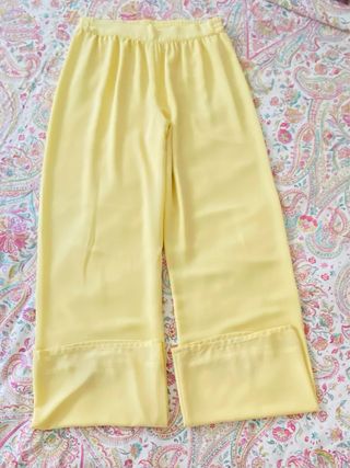 Pantalón holgado amarillo invitada
