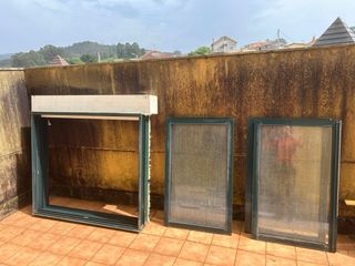 Ventana aluminio verde doble hoja