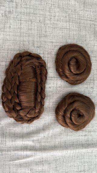 Moños de pelo trenzados y recogidos
