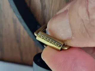Cinturón Burberry Negro con Caja