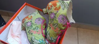 Traje de fallera verde y multicolor