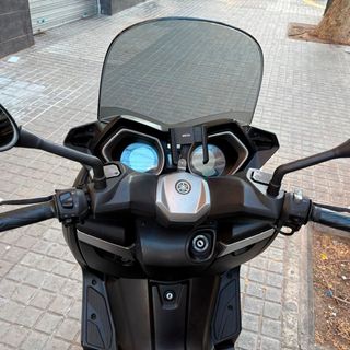 Yamaha XMAX Maxi Scooter Negra/Gris