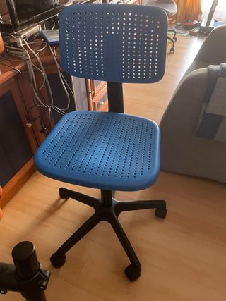 Silla de escritorio azul y negra