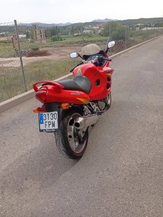 Suzuki GSXF 600 Roja