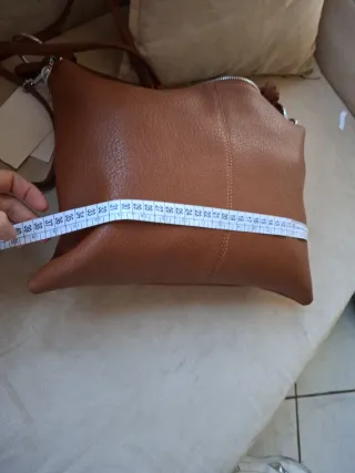 Borsa marrone a tracolla nuova con cartellino.