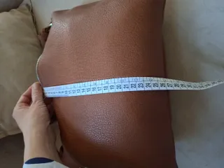 Borsa marrone a tracolla nuova con cartellino.