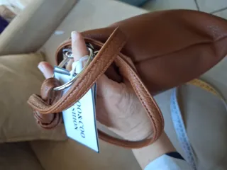 Borsa marrone a tracolla nuova con cartellino.