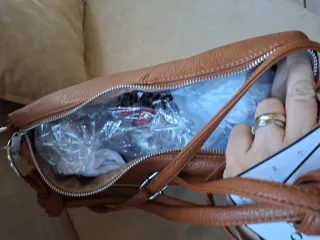 Borsa marrone a tracolla nuova con cartellino.