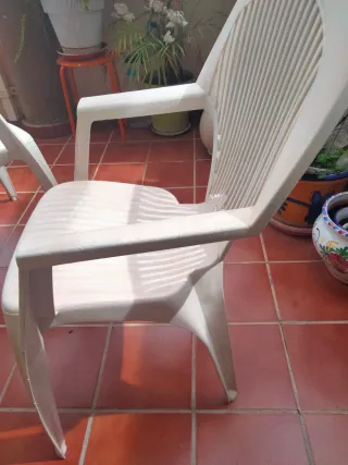 Lote de sillas de plástico para terraza