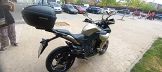 Moto Zontes X350 Negra y Dorada
