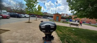 Moto Zontes X350 Negra y Dorada