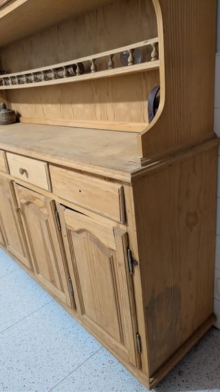 Mueble de madera de pino para restaurar