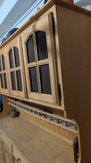 Mueble de madera de pino para restaurar