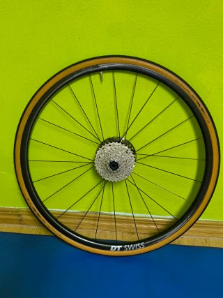 Ruedas Carbono DT Swiss escaladoras tope de gama.