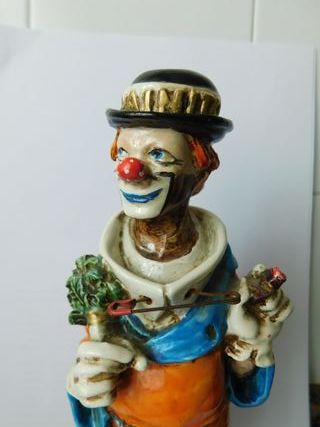 Figura cerámica payaso fumando