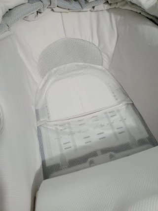 Capazo Inglesina con soporte y capota. Y Regalos