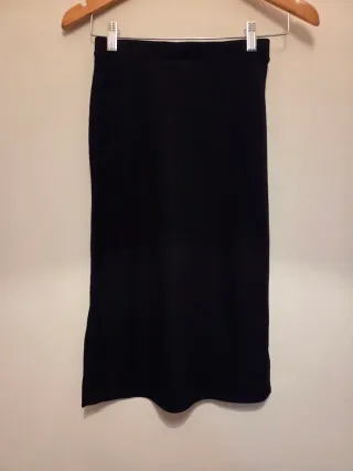 Blusa estampada leopardo y falda tubo  negra