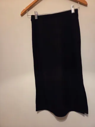 Blusa estampada leopardo y falda tubo  negra