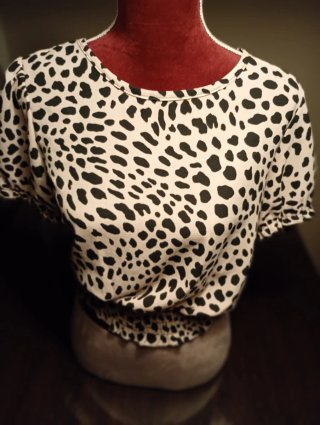 Blusa estampada leopardo prácticamente nueva. T.S