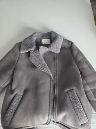 Cazadora niña Zara gris. Talla 13-14
