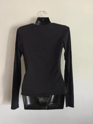 Maglia nera scollatura a V