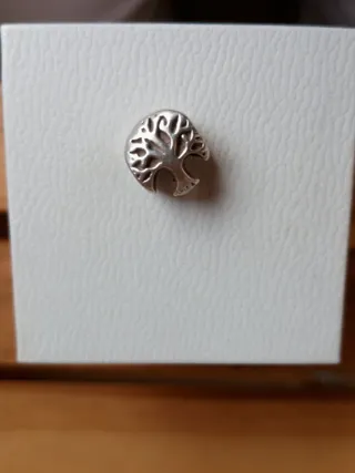 Charm árbol plateado