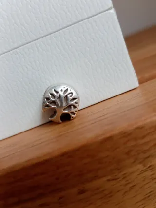 Charm árbol plateado