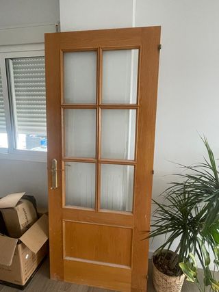 Puerta madera interior acristalada