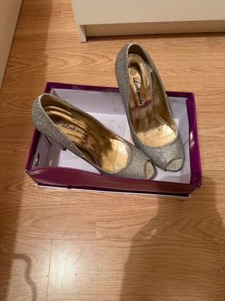 Zapatos de tacón plateados Laik moda talla 38.