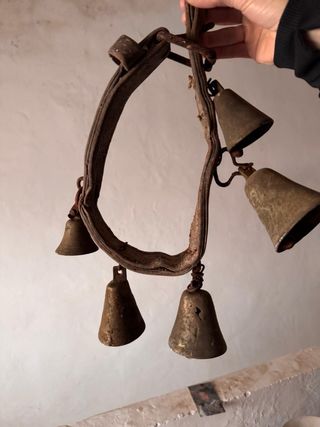 Antiche campanelle in metallo