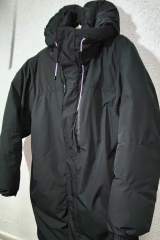 Abrigo largo plumífero hombre negro