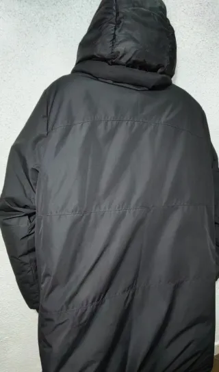 Abrigo largo plumífero hombre negro