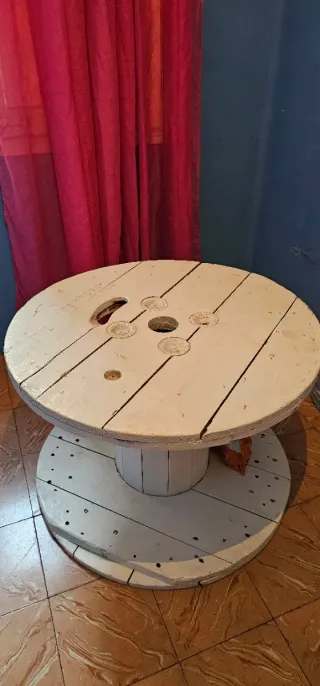 Mesa redonda de bobina de madera