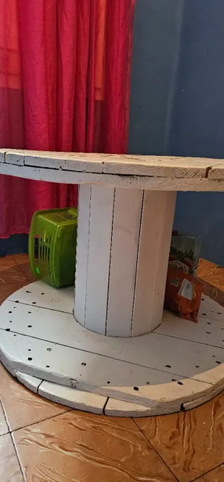 Mesa redonda de bobina de madera