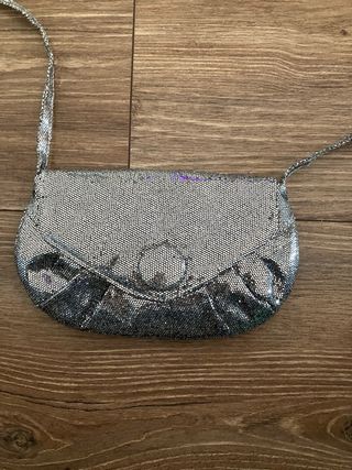 Bolso de mano plateado pequeño