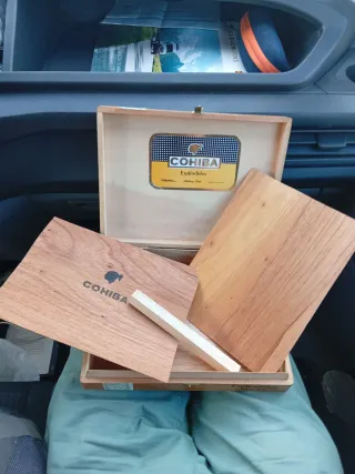 Scatola vuota di sigari Cohiba