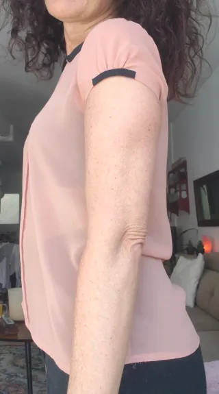 Blusa transparente con cuello Peter Pan