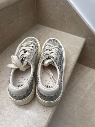 Zapatillas Zara efecto piel de serpiente