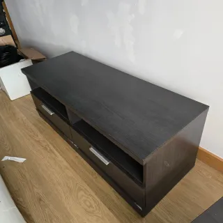 Mueble de salón negro y marrón