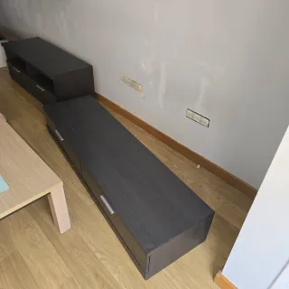 Mueble de salón negro y marrón