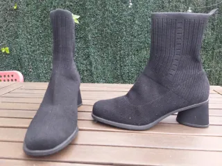 Botines Camper elásticos negros
