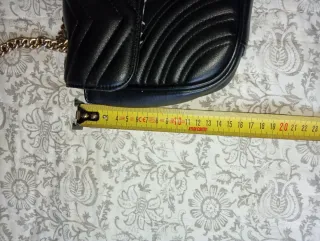 Bolso Negro y Dorado