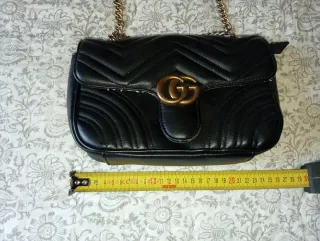 Bolso Negro y Dorado