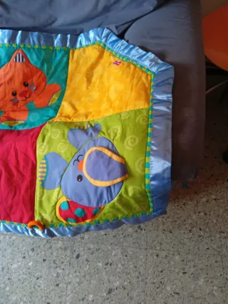 Alfombra de actividades para bebé